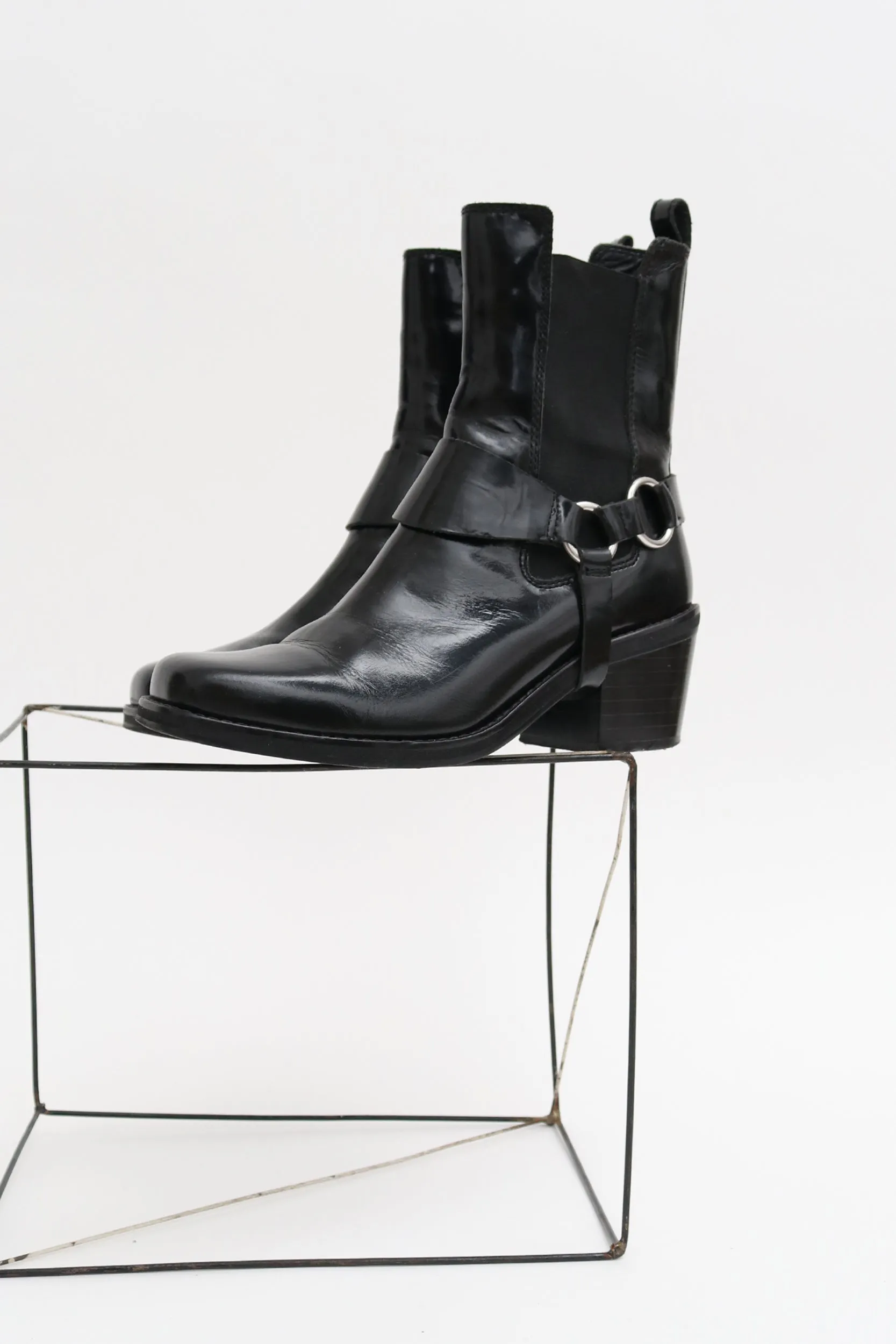 BLACK GLOSS COWBOY BOOTS