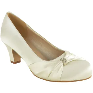 KAIRI LOW HEEL COURT SHOES WITH CLOSE TOE IN IVORY CREAM SILK